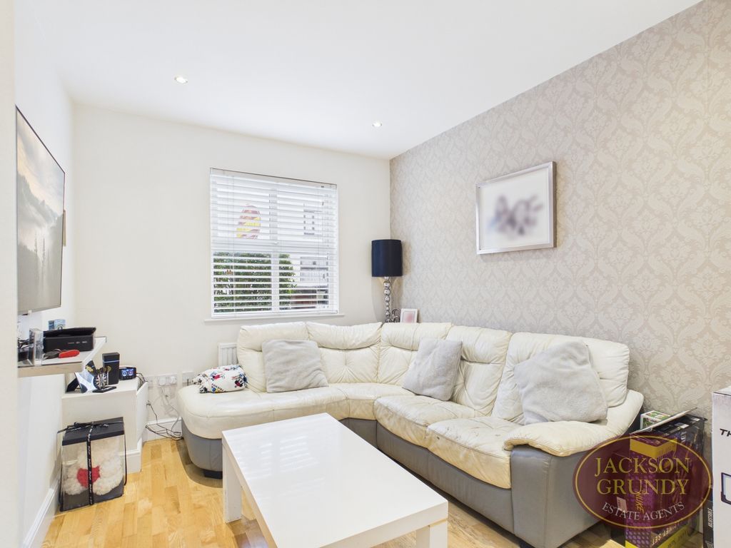 Property photo 2 of 11 Byron Street