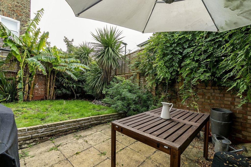 Property photo 2 of 28