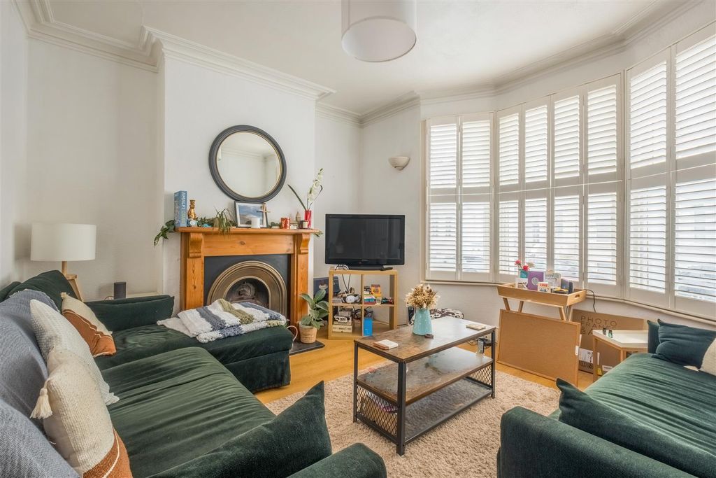 Property photo 2 of 24 Goldstone Road-4.Jpg