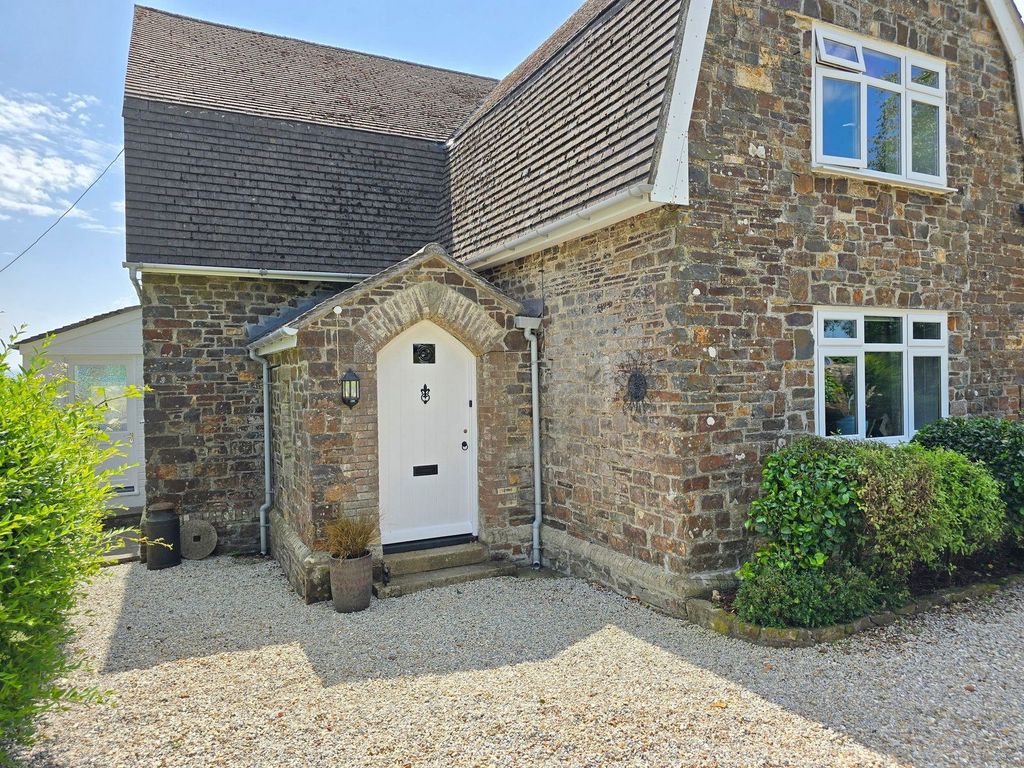 Property photo 3 of 44