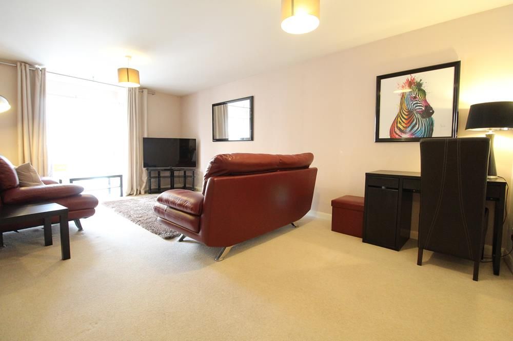 Property photo 3 of 8 Lounge Alt