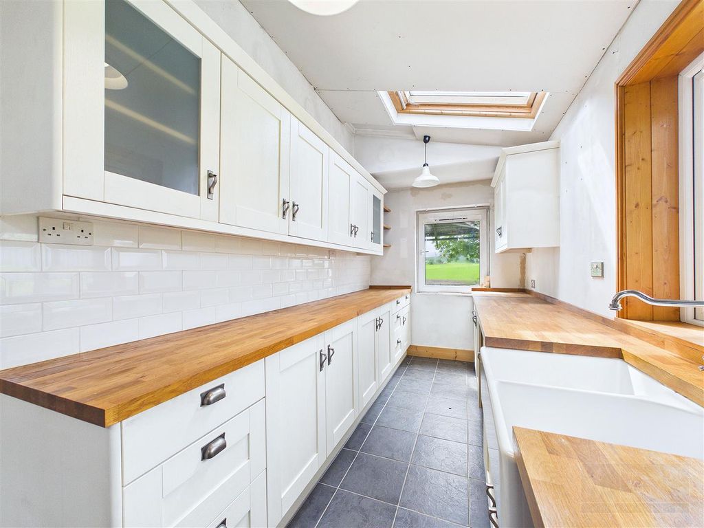 Property photo 2 of 20 Kitchen
