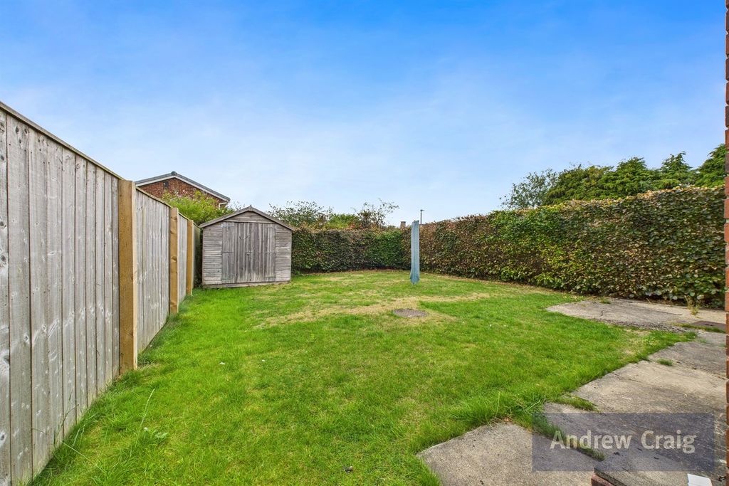 Property photo 3 of 9 Garden