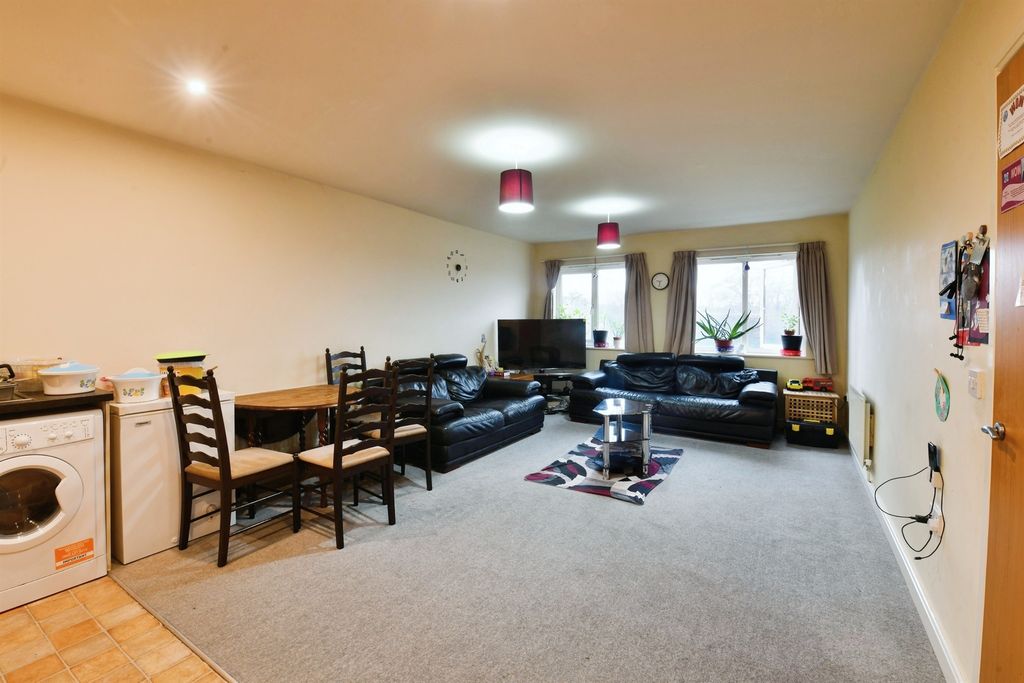 Property photo 2 of 16