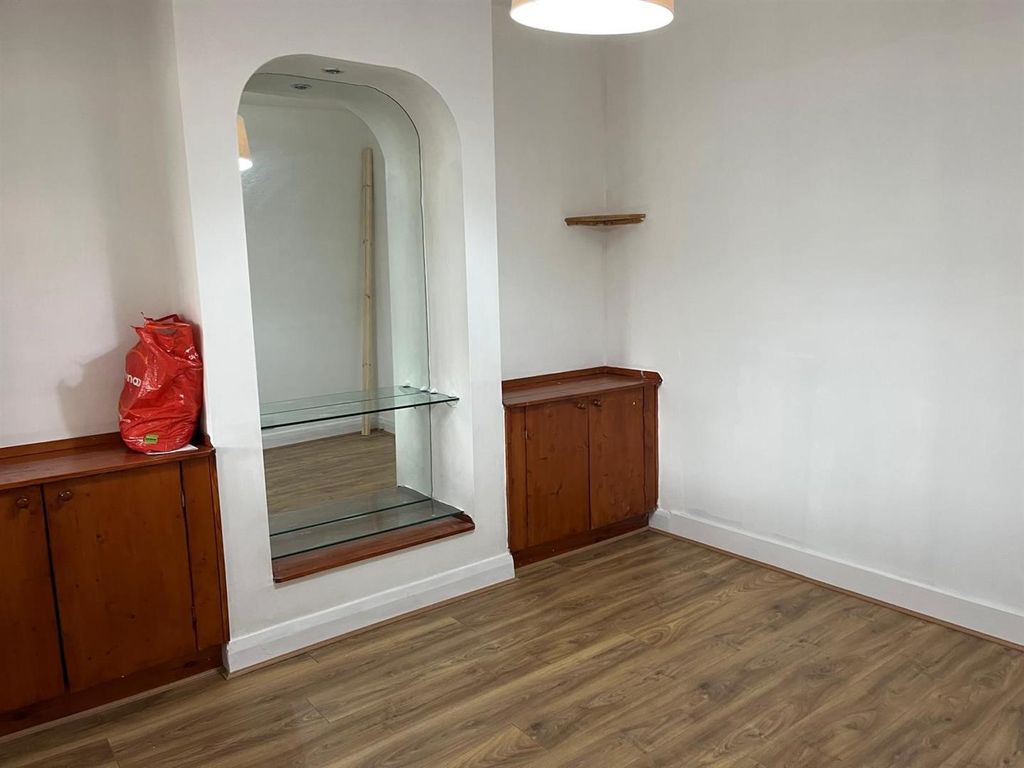 Property photo 3 of 11 E.Jpg