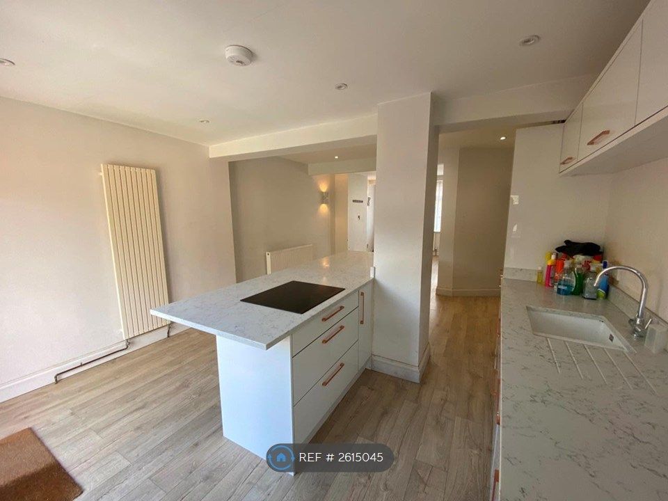 Property photo 2 of 11 Kitchen