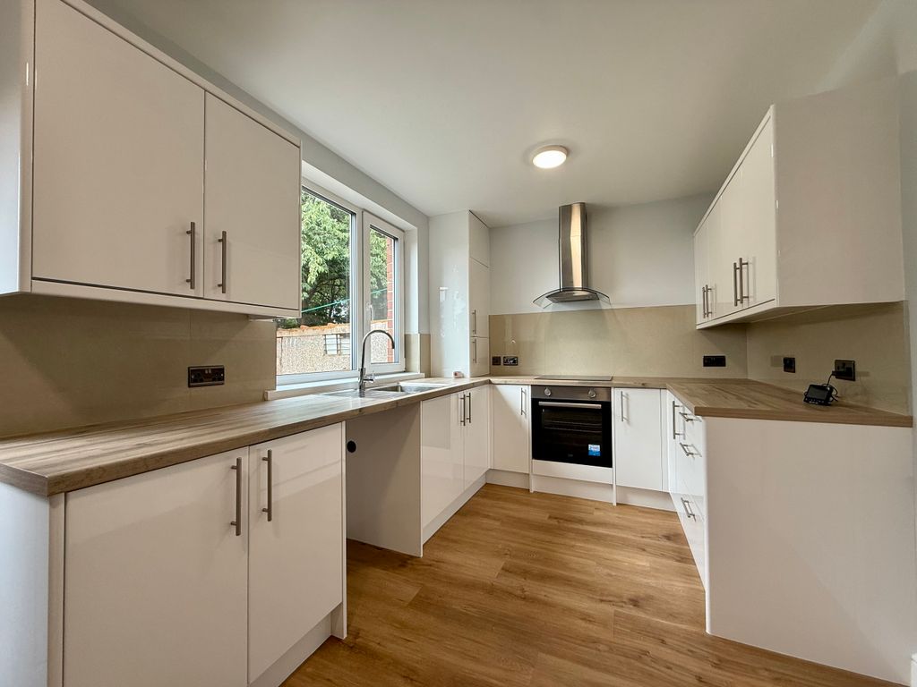 Property photo 2 of 10 Kitchen