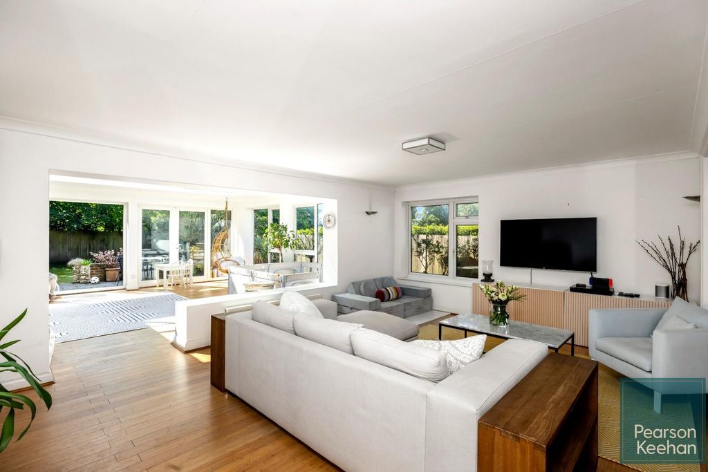 Property photo 2 of 32