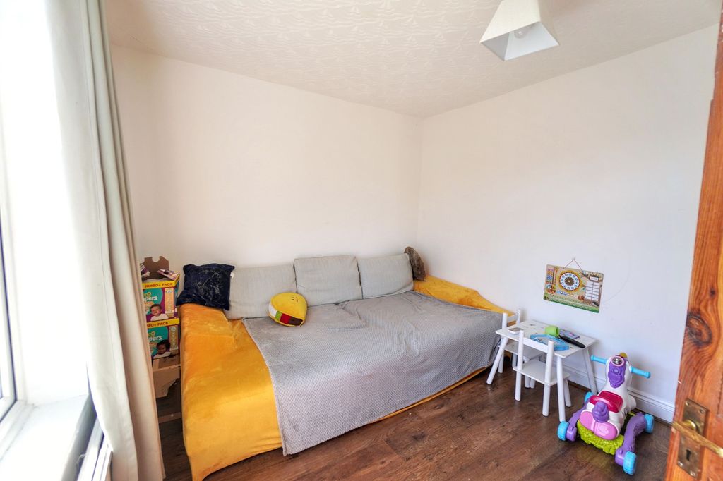 Property photo 3 of 9