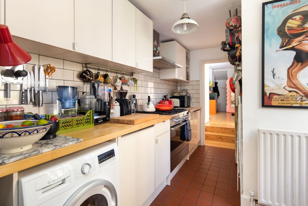 Property photo 2 of 19 Kitchen