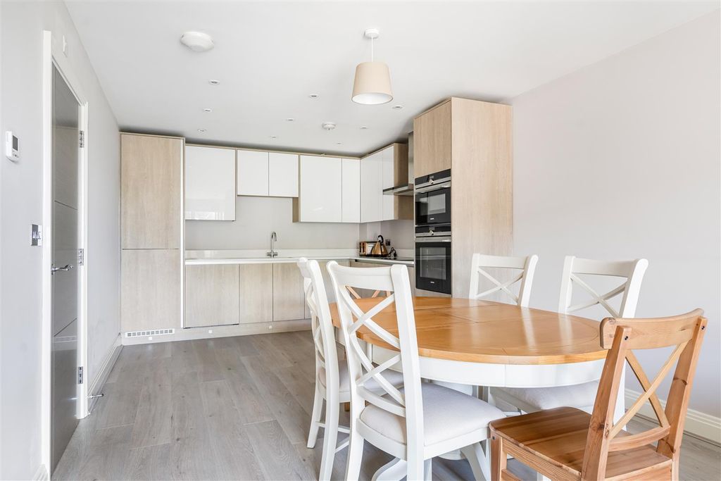 Property photo 3 of 21 Kitchen/Dining