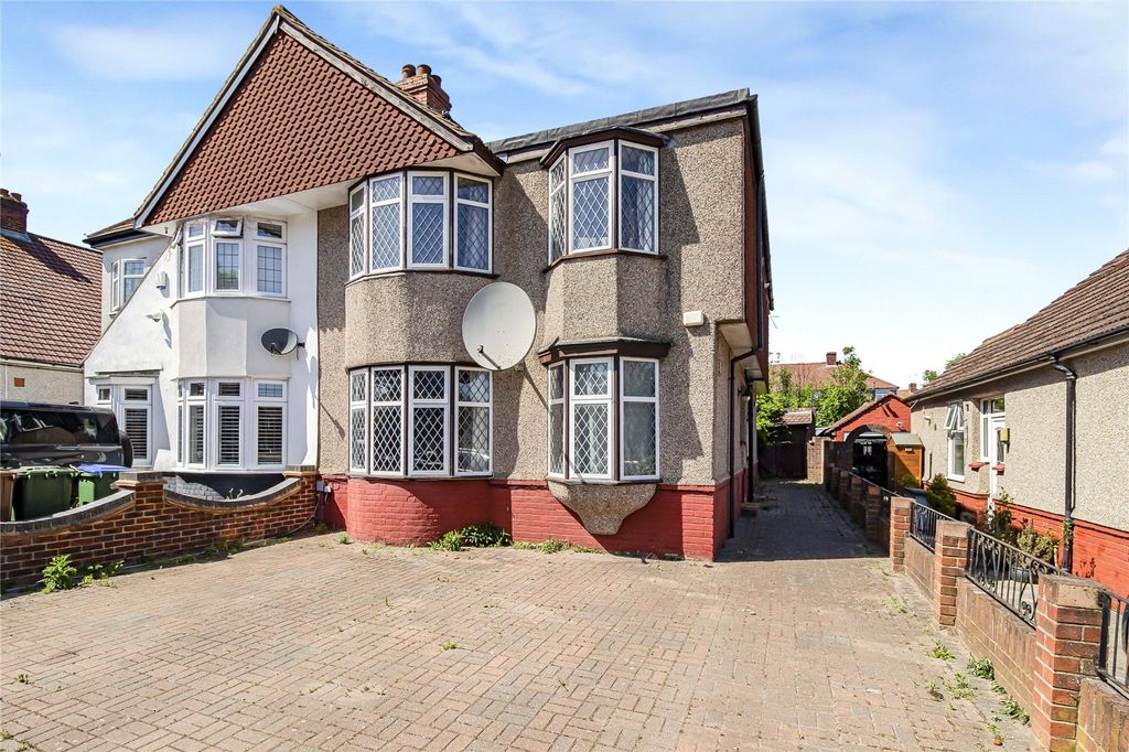 Property photo 1 of 18 External