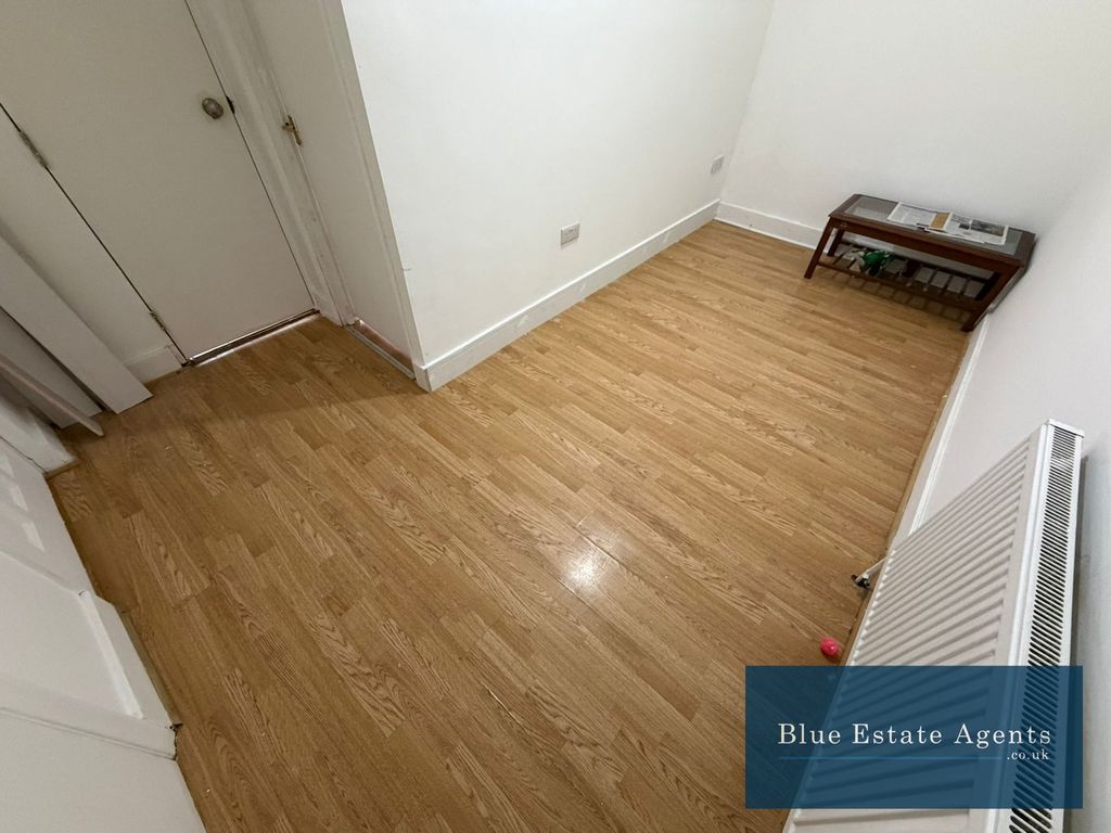 Property photo 3 of 9 Lounge