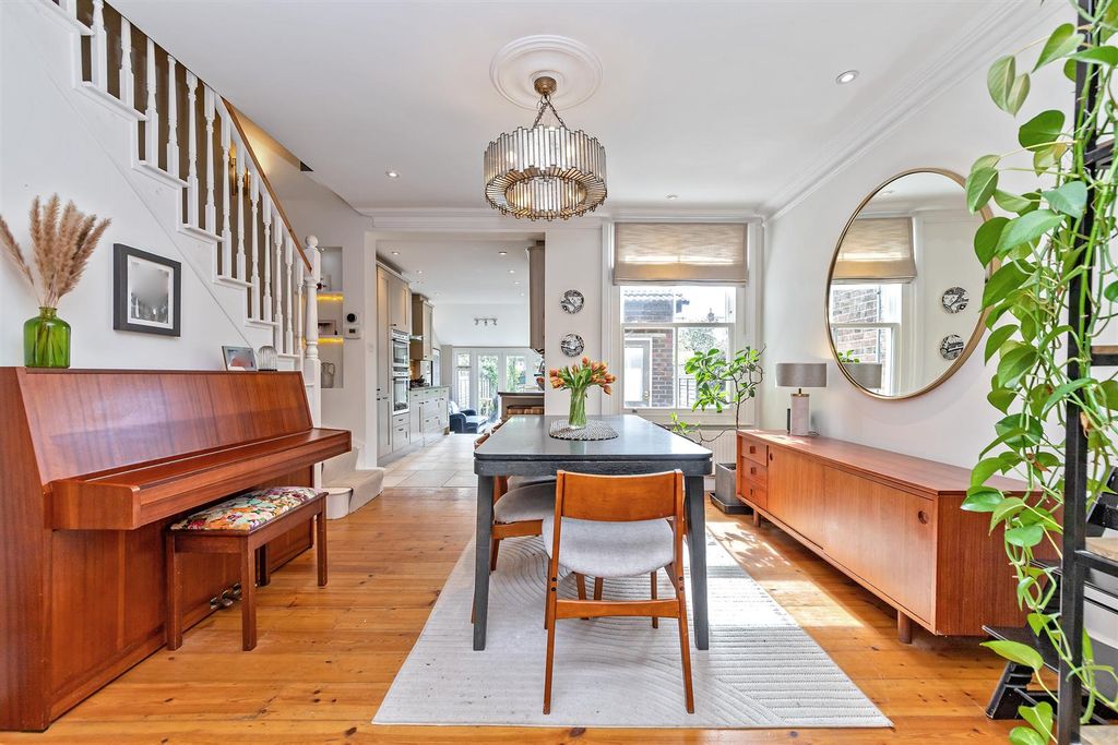 Property photo 3 of 19 54Culverroad-10.Jpg