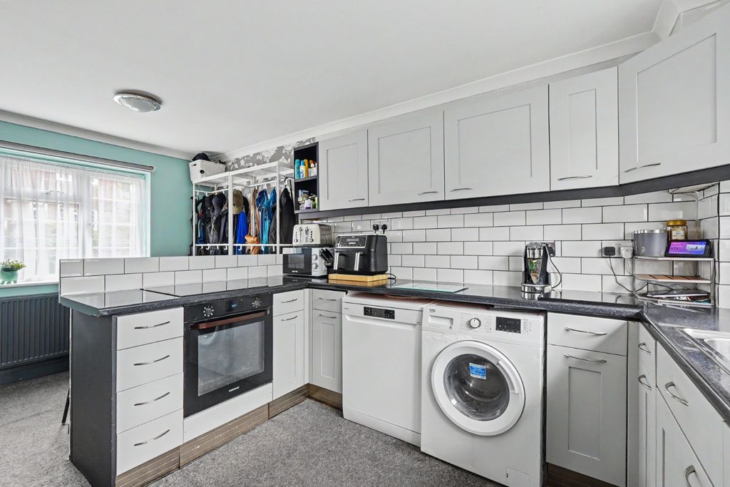 Property photo 3 of 13 46573810