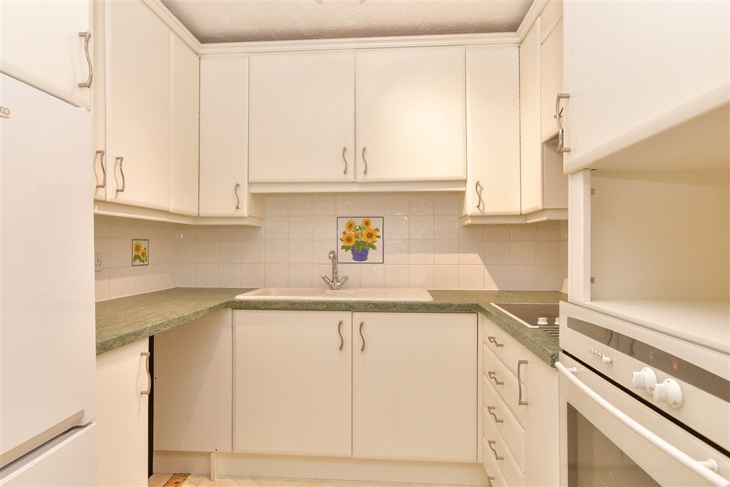 Property photo 2 of 9 Kitchen