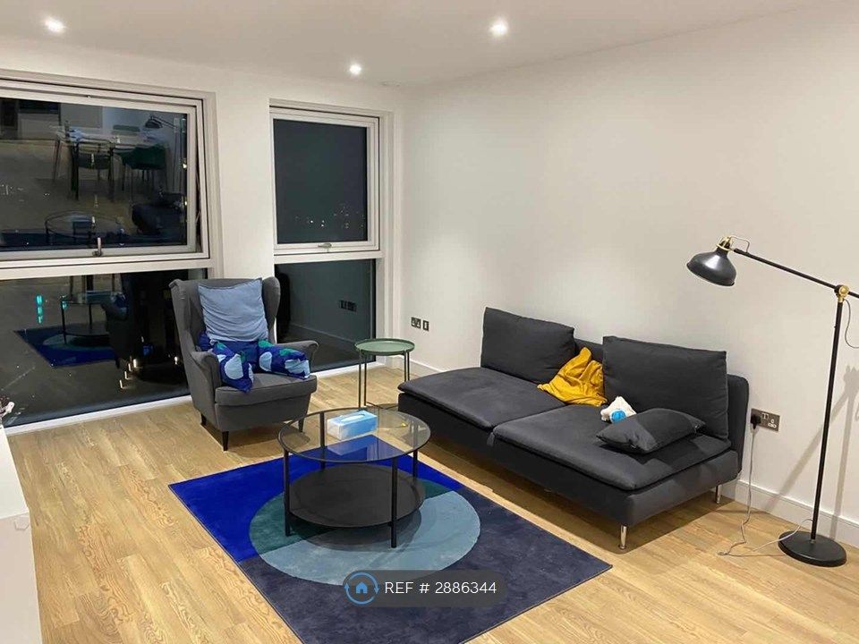 Property photo 1 of 7 Living Room