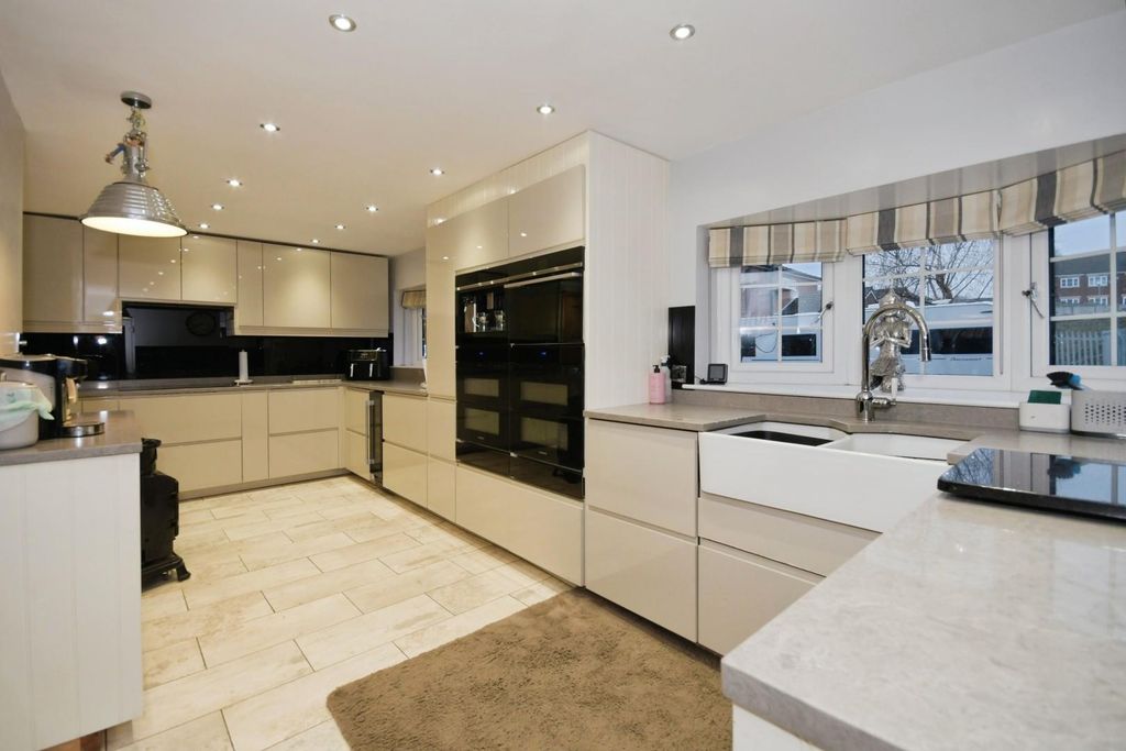 Property photo 3 of 23 Kitchen 01.Jpg