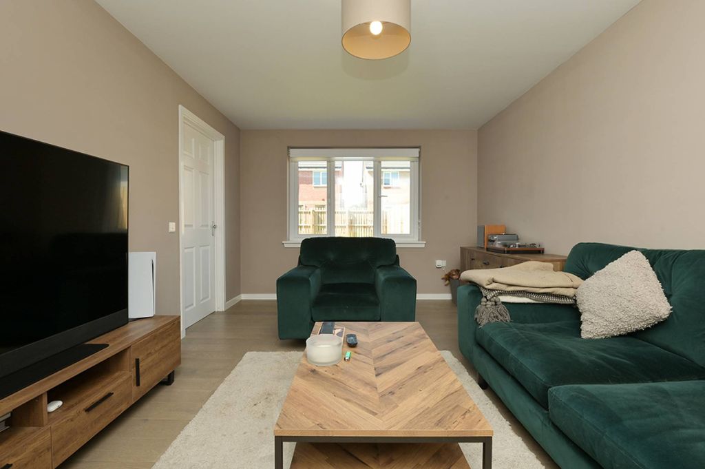 Property photo 2 of 27