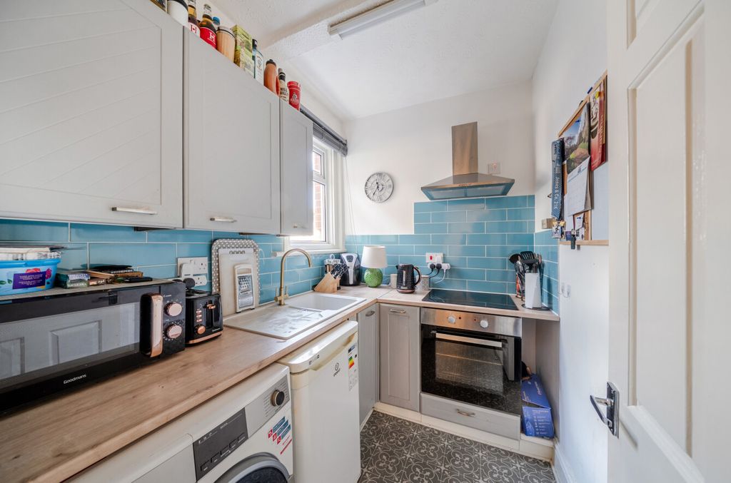 Property photo 3 of 12 1384818-6-6926ee4...