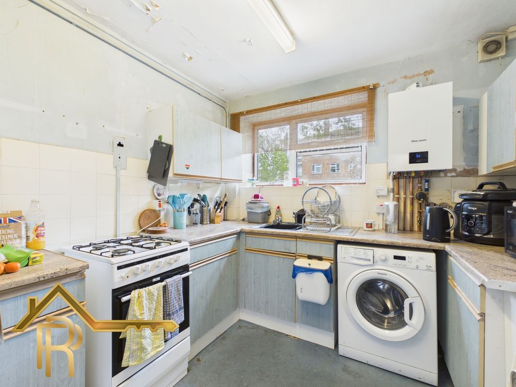 Property photo 3 of 8 Cam03016G0-Pr0086-Still006