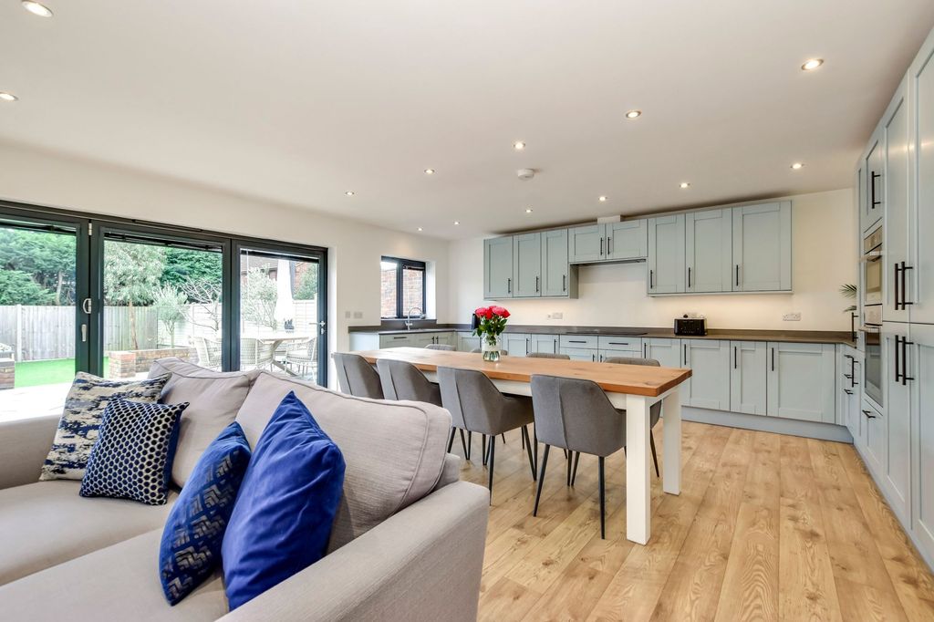 Property photo 3 of 33