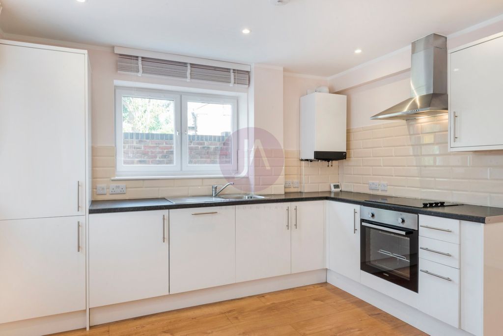 Property photo 3 of 10 Picture No. 11