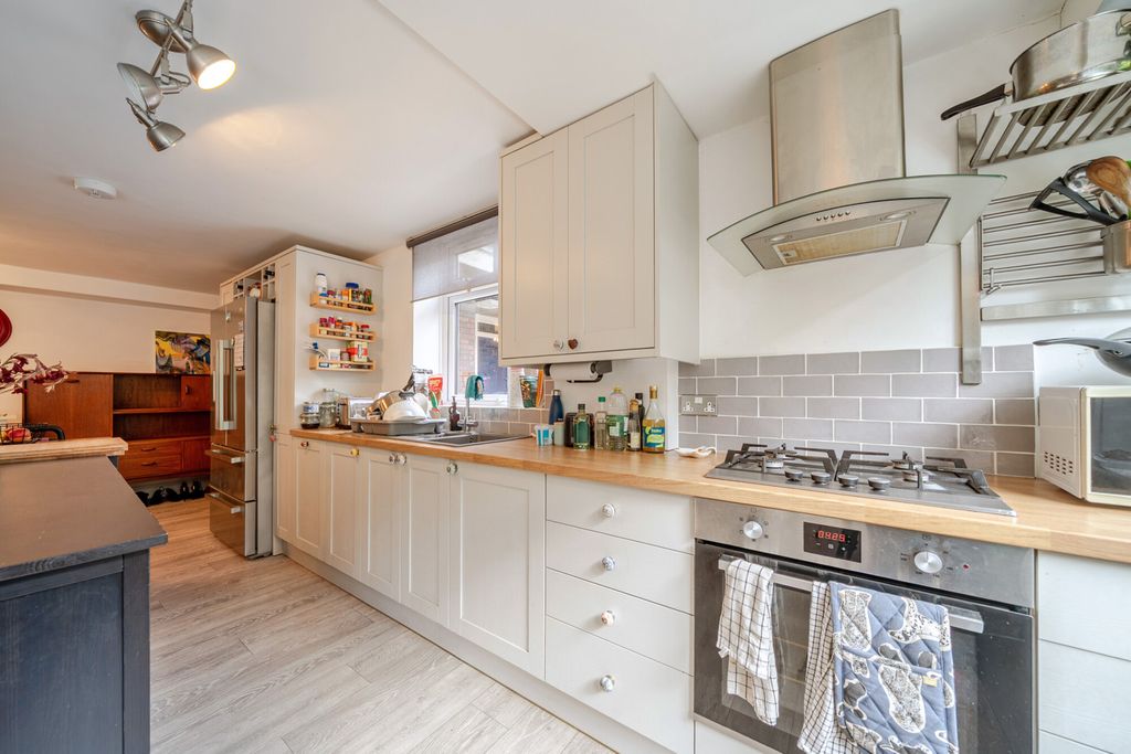 Property photo 2 of 19 1530491-8-6Ac8d91...