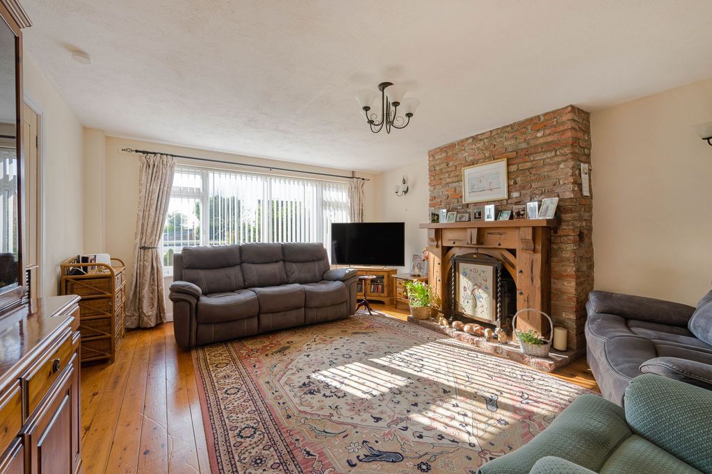 Property photo 2 of 29