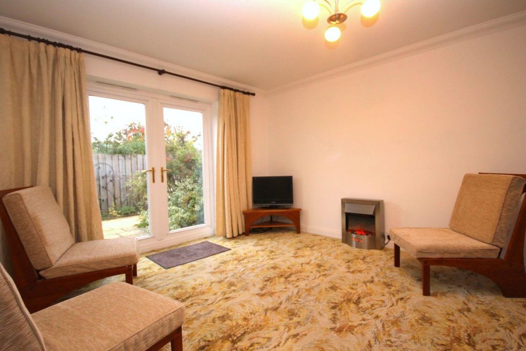 Property photo 2 of 11 Living Room/Dining Area