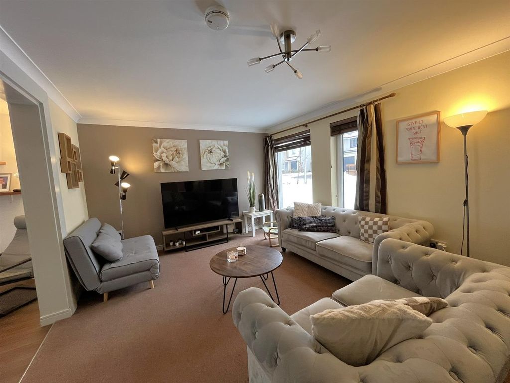 Property photo 2 of 21 Lounge