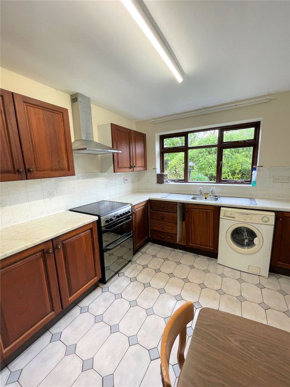 Property photo 2 of 8 Picture No. 17