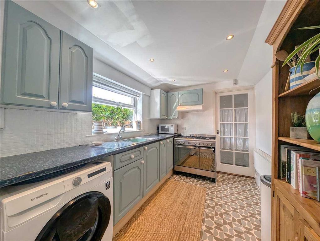 Property photo 2 of 14 Kitchen