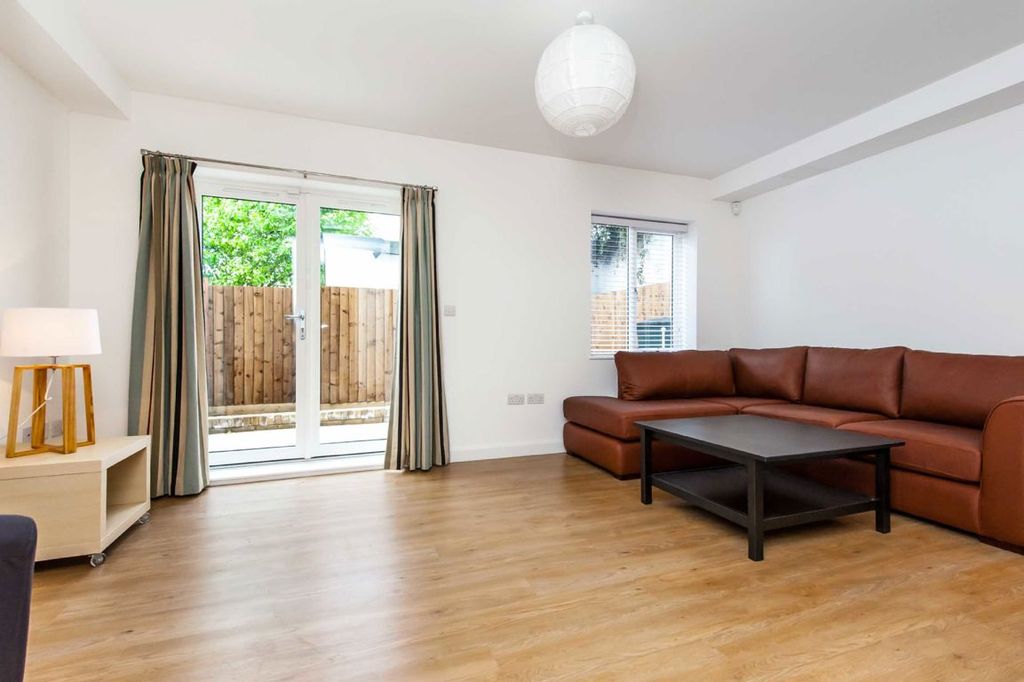 Property photo 1 of 5