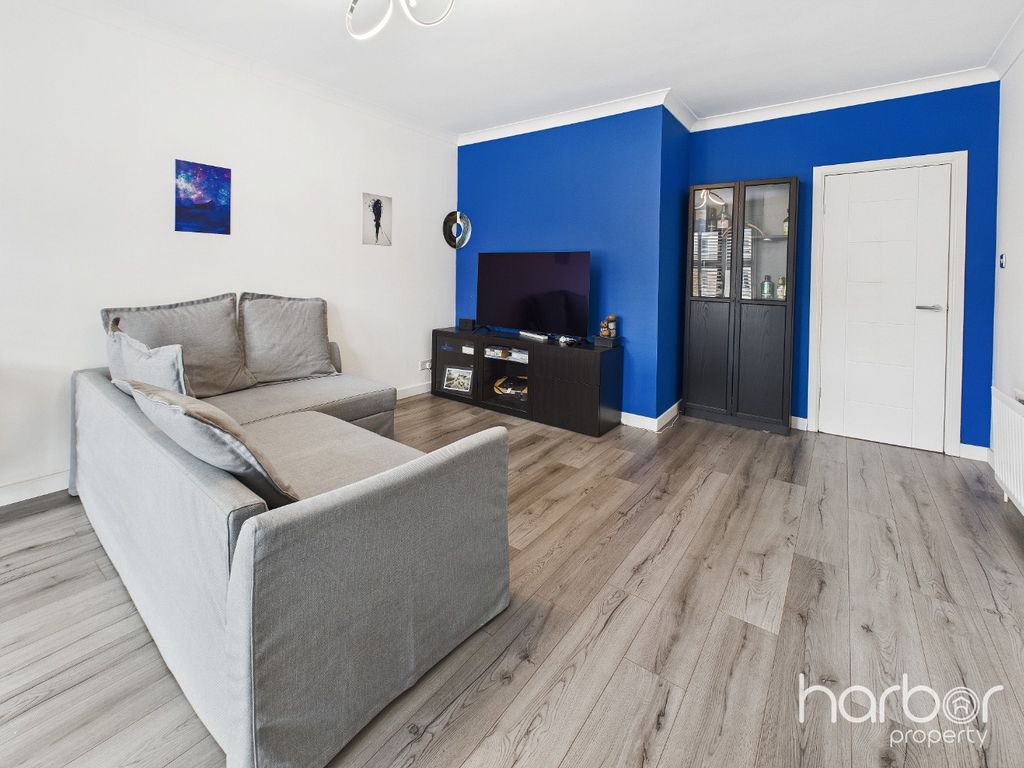 Property photo 3 of 18 4140439