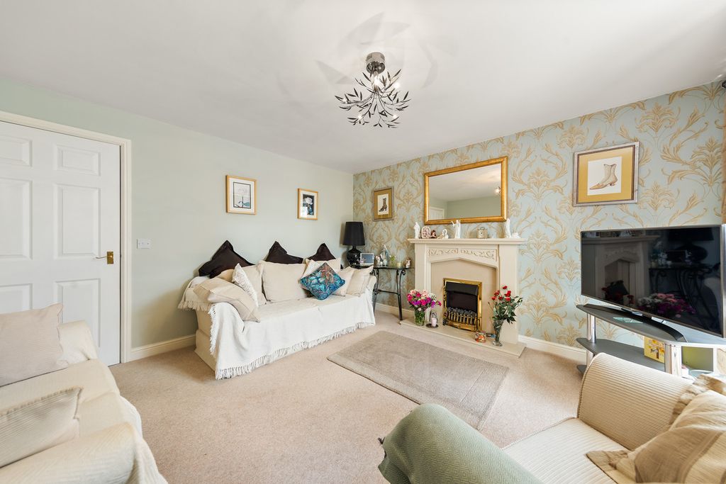 Property photo 2 of 32