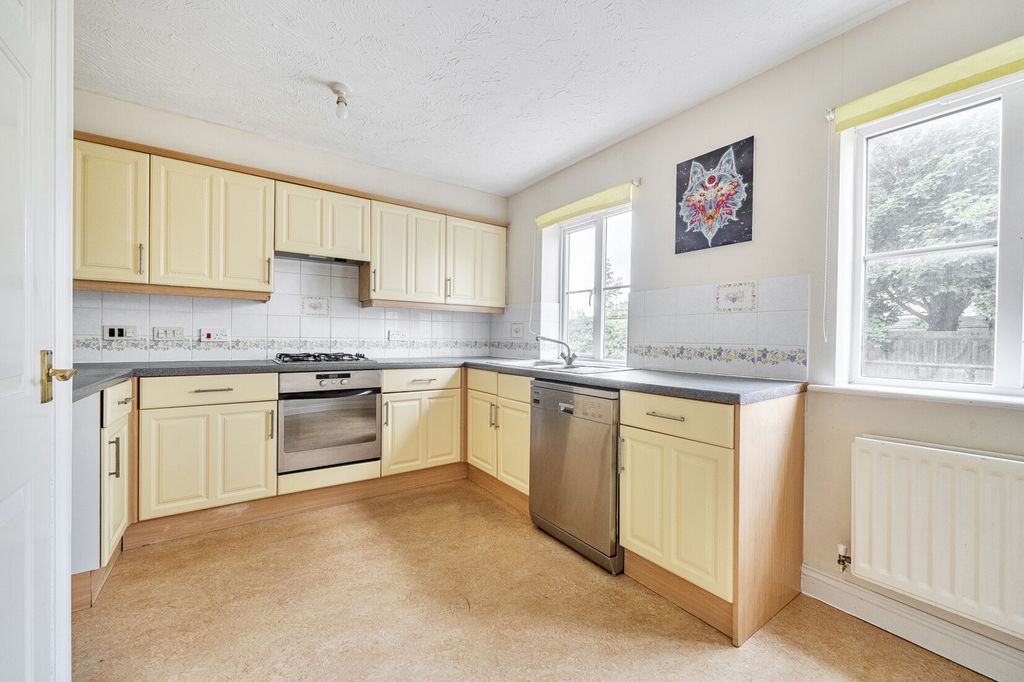 Property photo 2 of 18 Kitchen