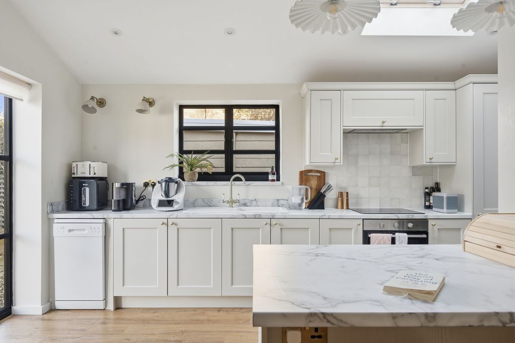 Property photo 2 of 24