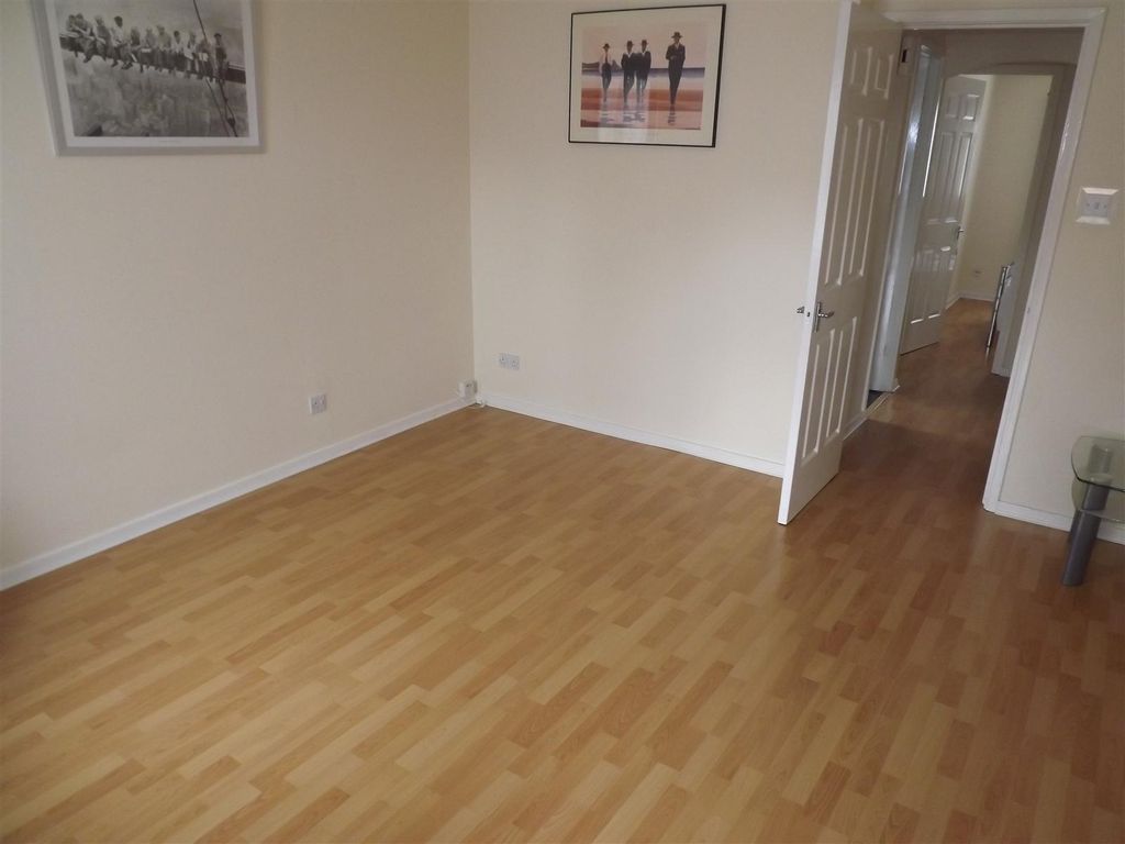 Property photo 2 of 6 Lounge