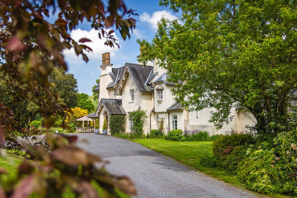 Property photo 1 of 48