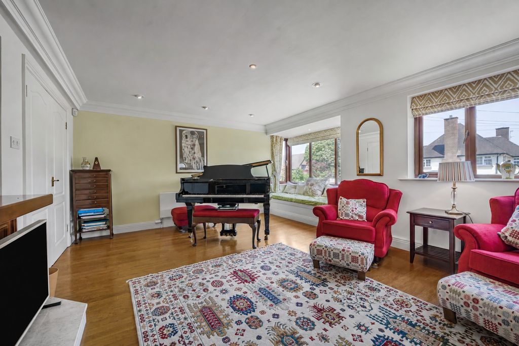 Property photo 3 of 42