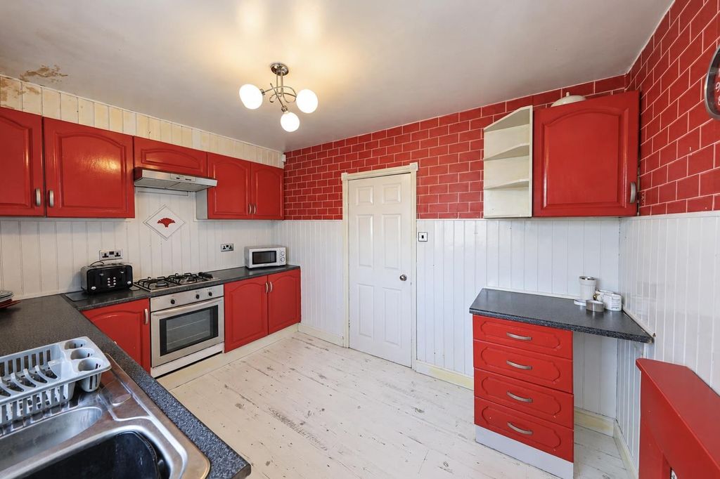 Property photo 2 of 11