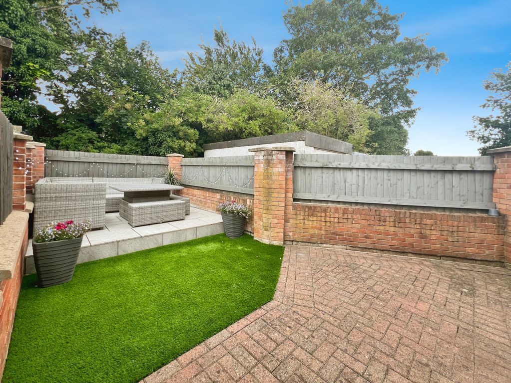 Property photo 2 of 20
