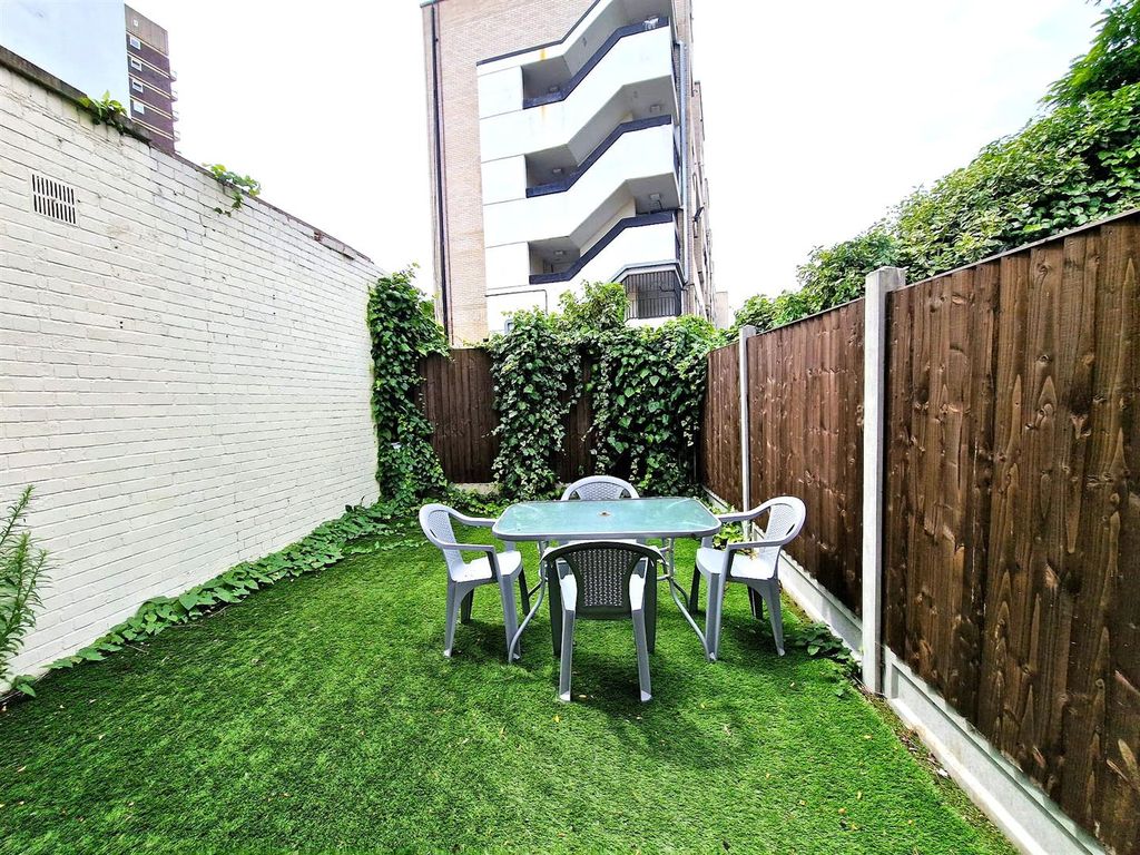 Property photo 2 of 13 Garden.Jpeg