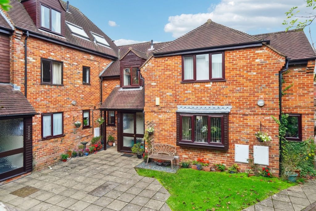 Property photo 1 of 8