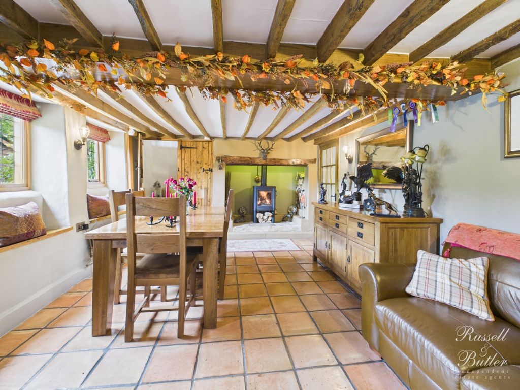 Property photo 2 of 44 Cam02127G0-Pr0424-Still017