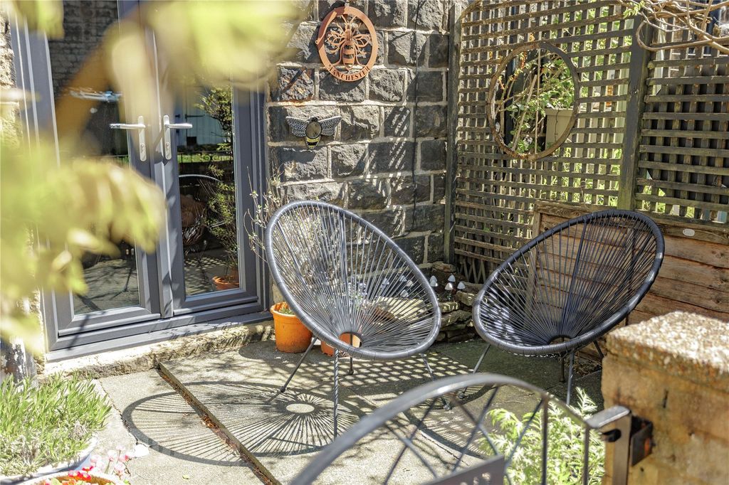 Property photo 3 of 21 Patio Garden