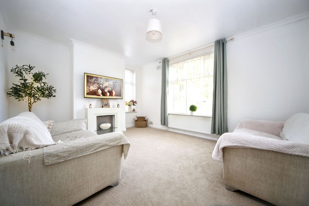 Property photo 2 of 21