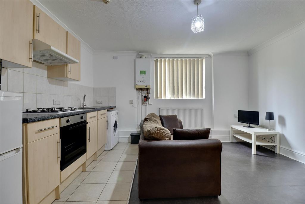 Property photo 3 of 11 C2Fdb262-0Cad-4413-8767-B7B7F21Fb3C7_1_201_A.Jpeg