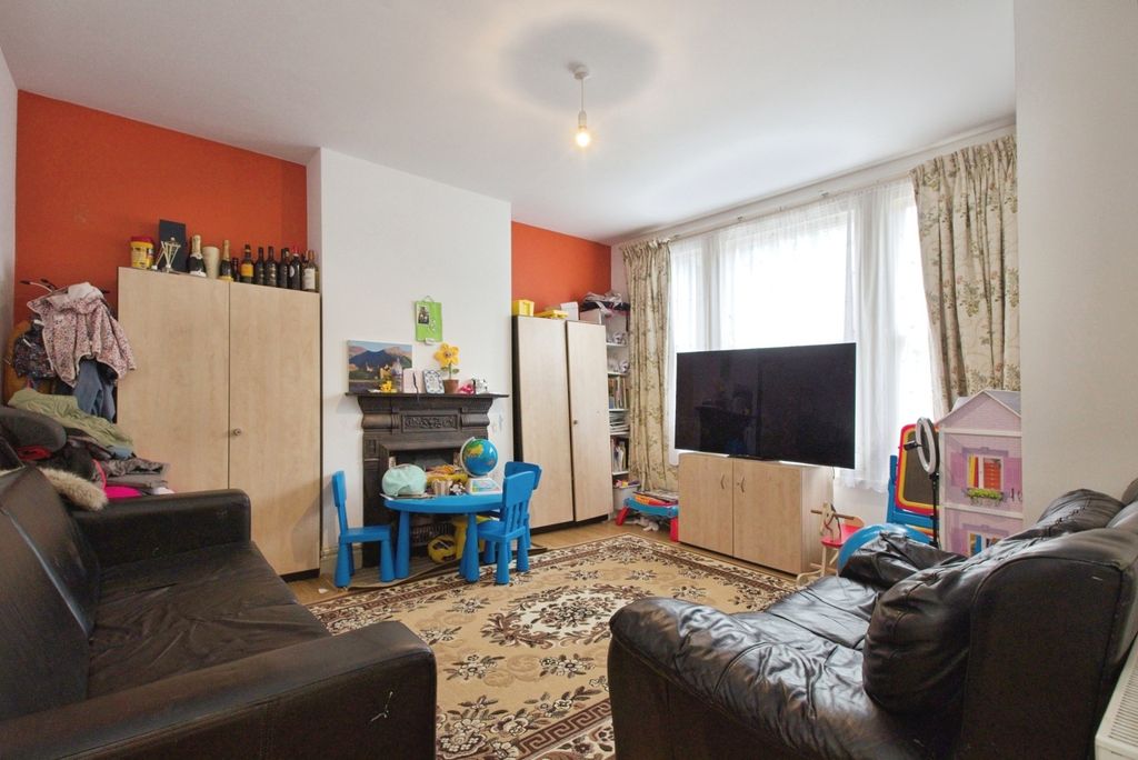 Property photo 2 of 17 Photo